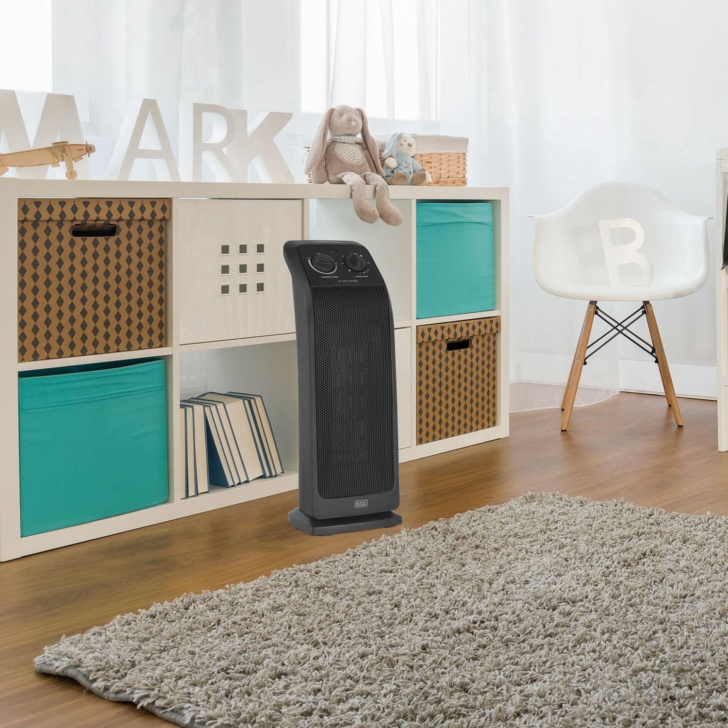 BLACK+DECKER Chauffage avec thermostat réglable, tour de chauffage en céramique, chauffage portable et ventilateur tour avec 3 réglages, chauffage électrique oscillant pour grandes pièces