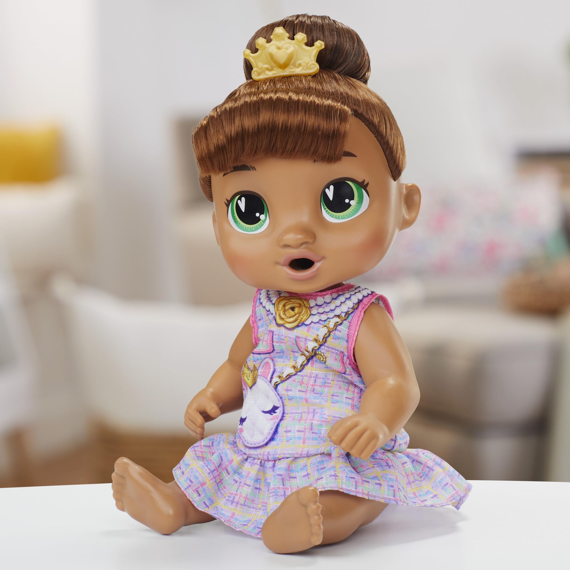 Baby Alive Poupée Bubbly Tea Party Sophia avec Accessoires de Théière, Cheveux Bruns, 11 Pouces, Jouets pour Filles et Garçons de 3 Ans et Plus
