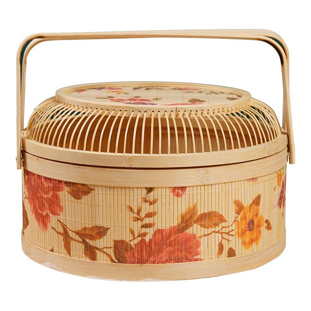 Small Rattan Small Bamboo Basket Hand Woven Children's Bamboo Woven Straw Bag with a cylindrical shape, natural rattan material, and floral patterns. Features a sturdy woven handle and a decorative lid, ideal for storage or DIY flower arrangements. Suitable for use in bedrooms, gardens, balconies, or living rooms.