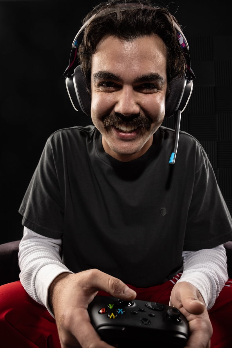 Skullcandy PLYR Over-Ear Wireless Gaming Headset