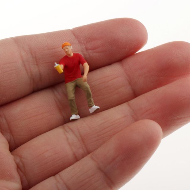 Baohd 1/87 Diorama Graffiti Figure Characters Resin People Train Layout boy red