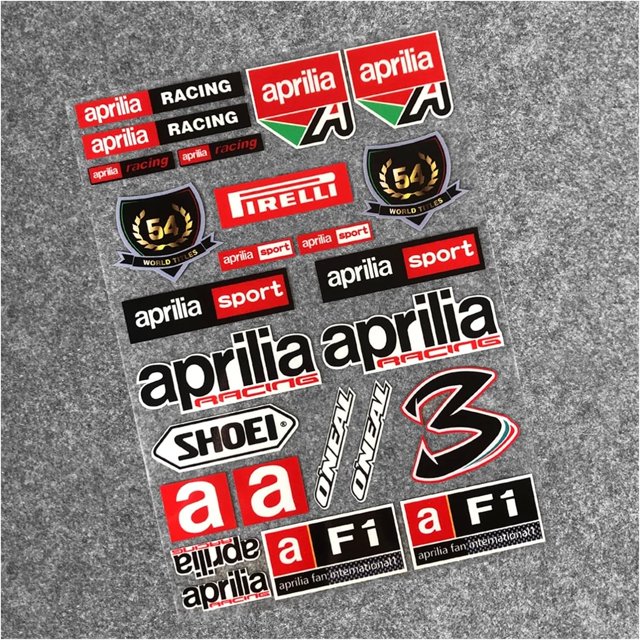 HSHDLDF Mingwangauto Décalcomanies Réfléchissantes pour Moto avec des designs à Thème de Course Aprilia, Incluant des logos, des Chiffres et du Texte. Ces Décalcomanies Sont Affichées sur un Fond Gris Texturé et Sont Idéales pour les Accessoires de tank autobike, les Carénages et Autres Pièces de Cadre et de Carrosserie de Moto. Compatibles avec les Modèles Aprilia DORSODURO 750, RSV, RS, Tuono et SR50.