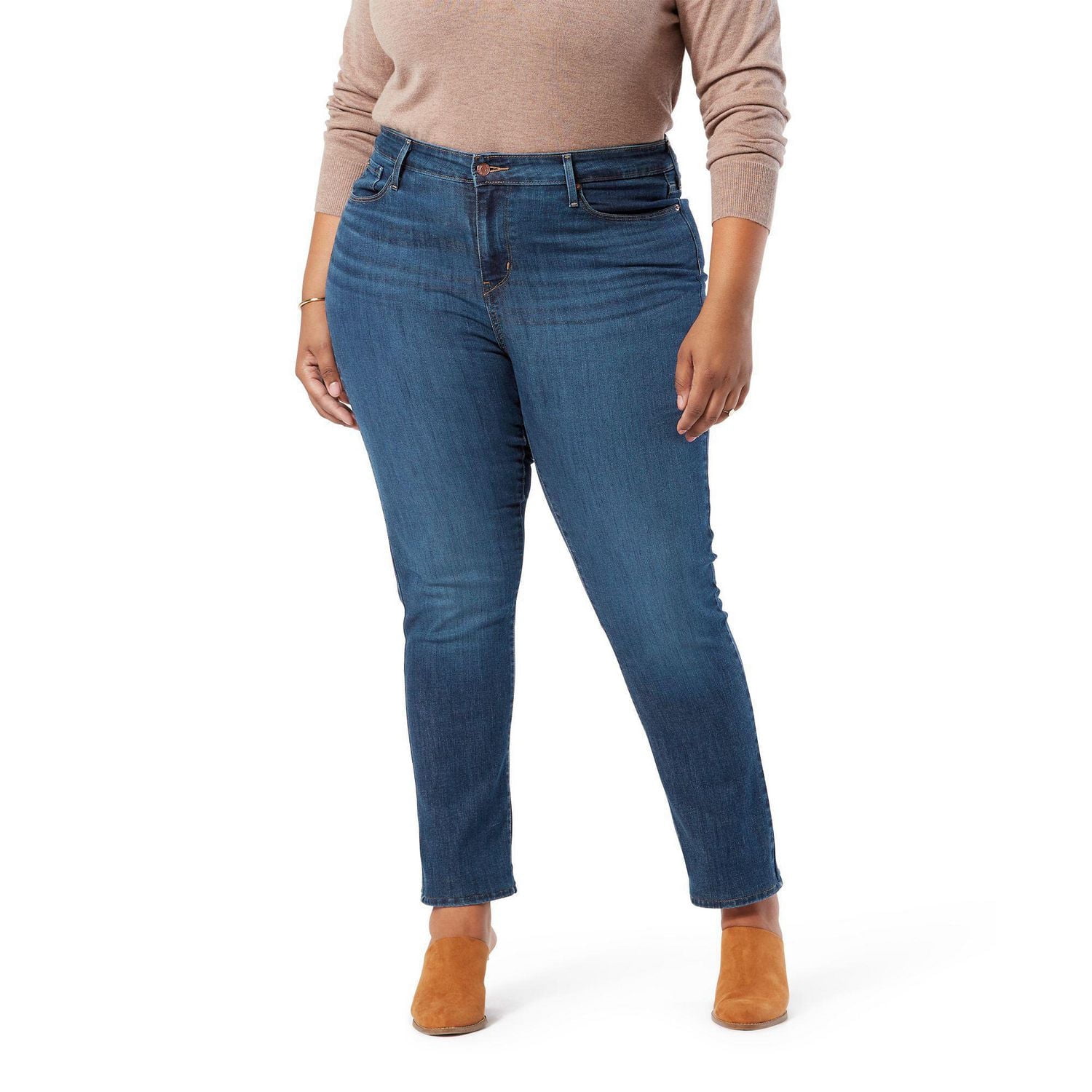 Levi Strauss Signature.™ Women's Plus Mid Rise Straight Jeans