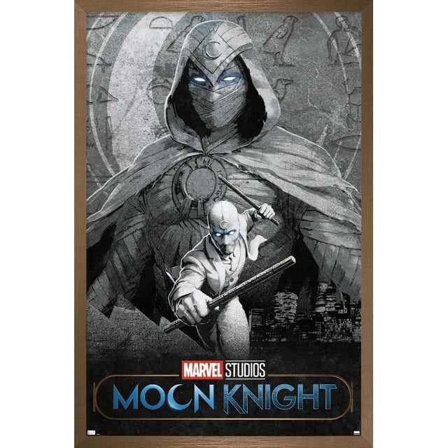 Marvel Moon Knight - Affiche Murale Teaser Représentant une Grande Figurine à Capuche avec des Yeux Lumineux et un Symbole de Lune en Croissant sur le Front, Camouflée en Tissu Texturé, Debout derrière une Figurine Plus Petite Convenant Tenant Deux Bâtons, sur Fond Gris avec des Symboles Hiéroglyphiques Anciens et une Ligne d'Horizon de Ville, Encadrée en Bois.
