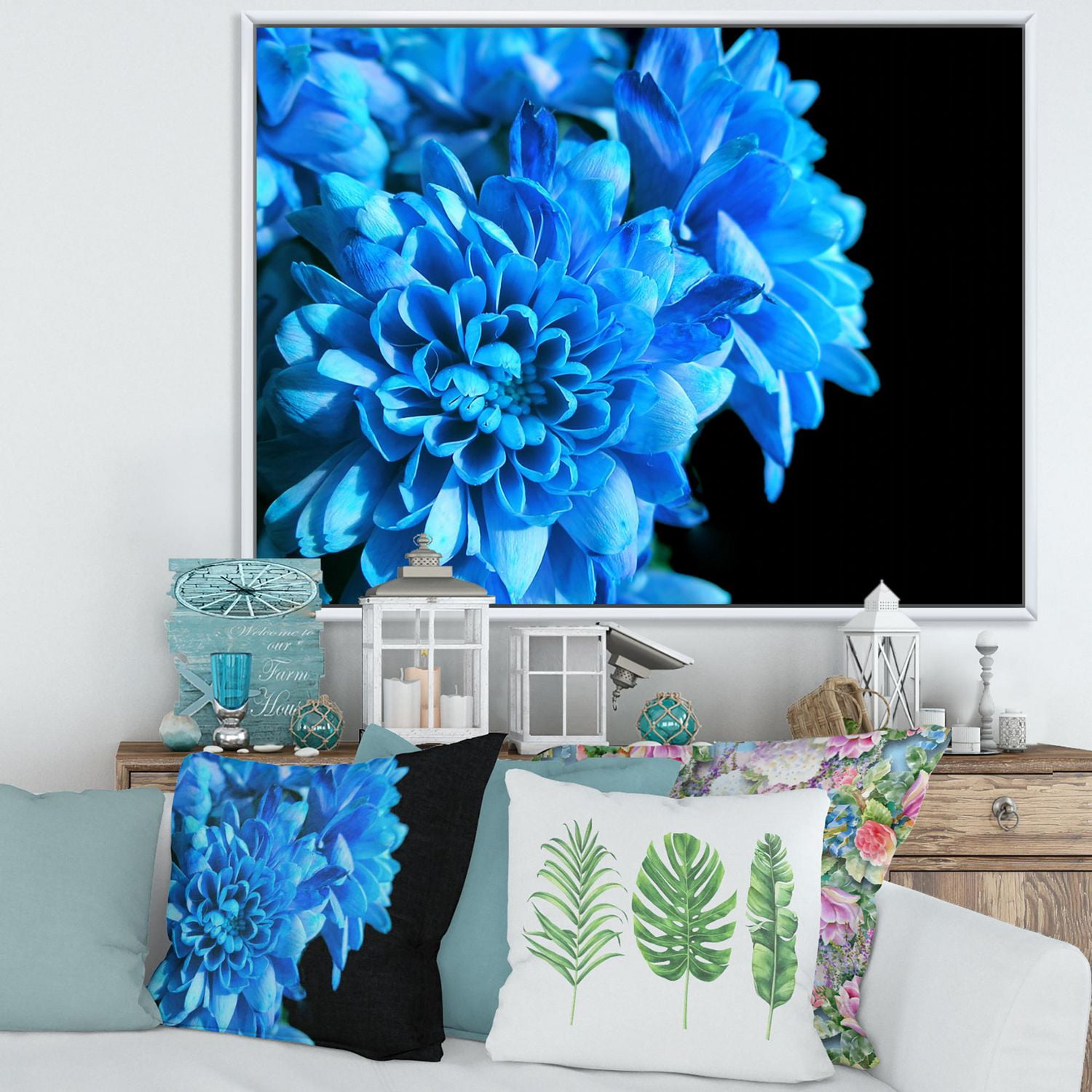 Designart Détail de fleurs bleues sur noir I ART MURAL À CADRE FLOTTÉ