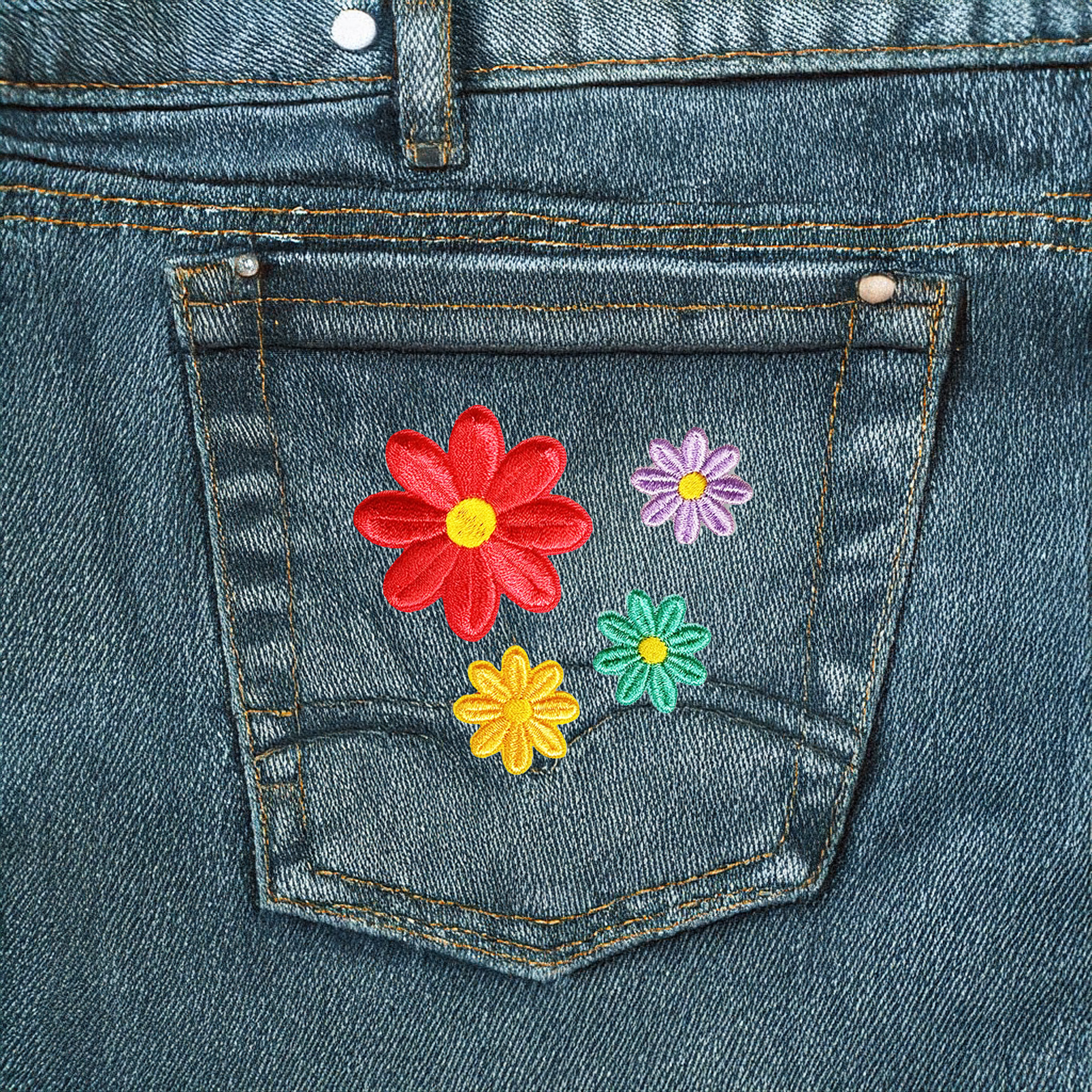 LA VOGUE fleurs écusson brodé thermocollantes, 4 pièces - ~11.43 × 8.89 cm (4.5 × 3.5 po)