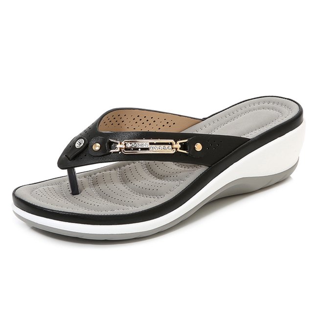 CAROOTU Femmes Doux Semelle Arquée Pantoufles Non Slip Plage Tong avec Boucle en Métal Utilisation Intérieure Extérieure
