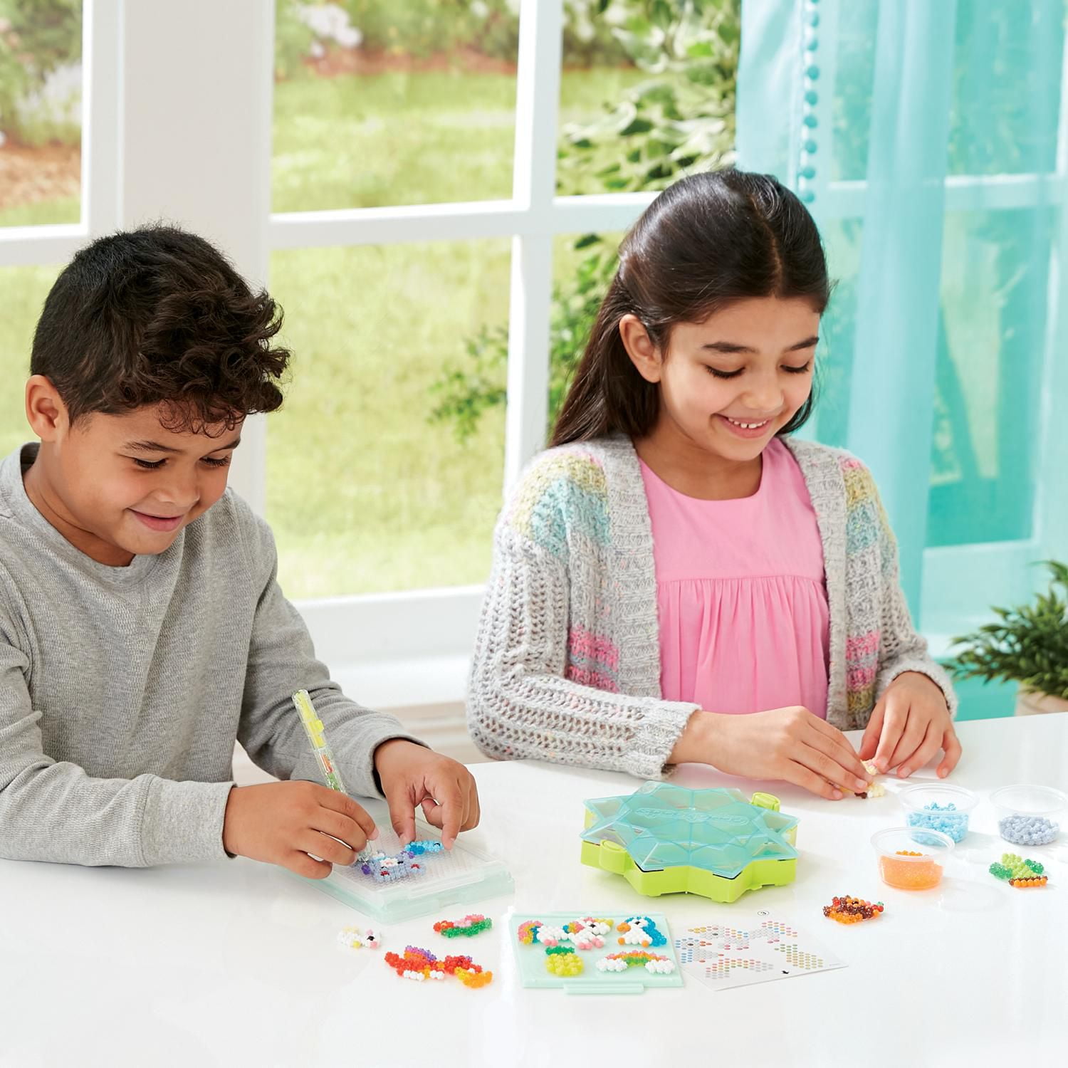 Aquabeads Star Bead Studio, Kit Complet de Perles d'Art et d'Artisanat pour Enfants, Plus de 1 000 Perles