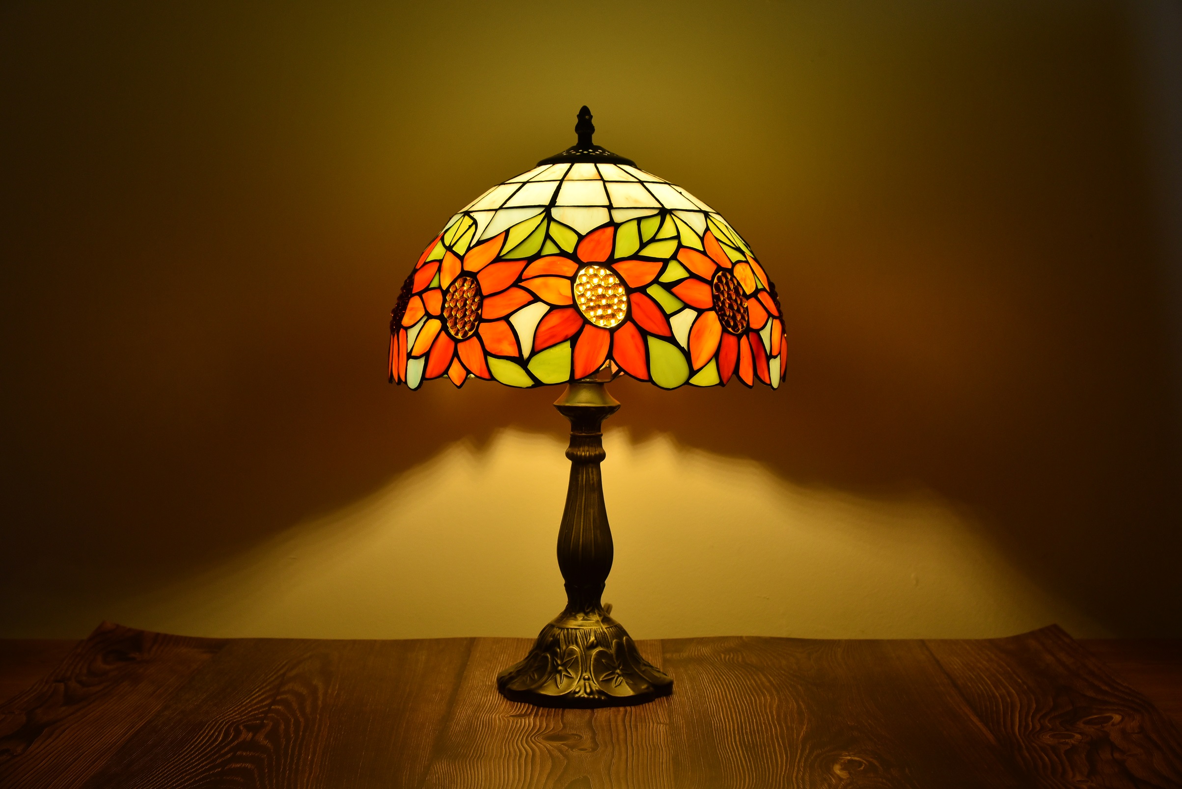 Tiffany Style Desk Lamp Table Bedside LED Lamp Shades Bedroom Stained-Glass 18.1'' Height Multi-color