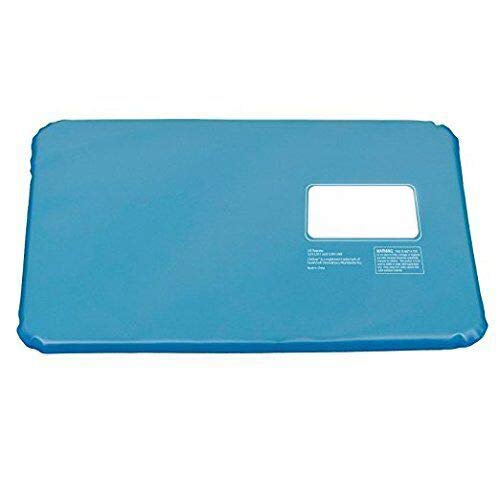 Dispositif d'Insert pour Coussin Rafraîchissant, Confort, Sommeil, Thérapie, Bleu, Insert d'Oreiller Rectangulaire en Tissu Floqué et PVC, Conçu pour un Confort Apaisant et Rafraîchissant et une Thérapie Chaude et Froide. Mesure Environ 12 Pieds' x 20 Pieds' et Présente une surface Bleue avec une Zone à Étiquette visible. Portable et Pliable, Il s'Insère entre un Oreiller et une Taie d'Oreiller, Offrant un Soulagement de la Chaleur, des Douleurs et des Douleurs Sans Électricité Ni Piles.