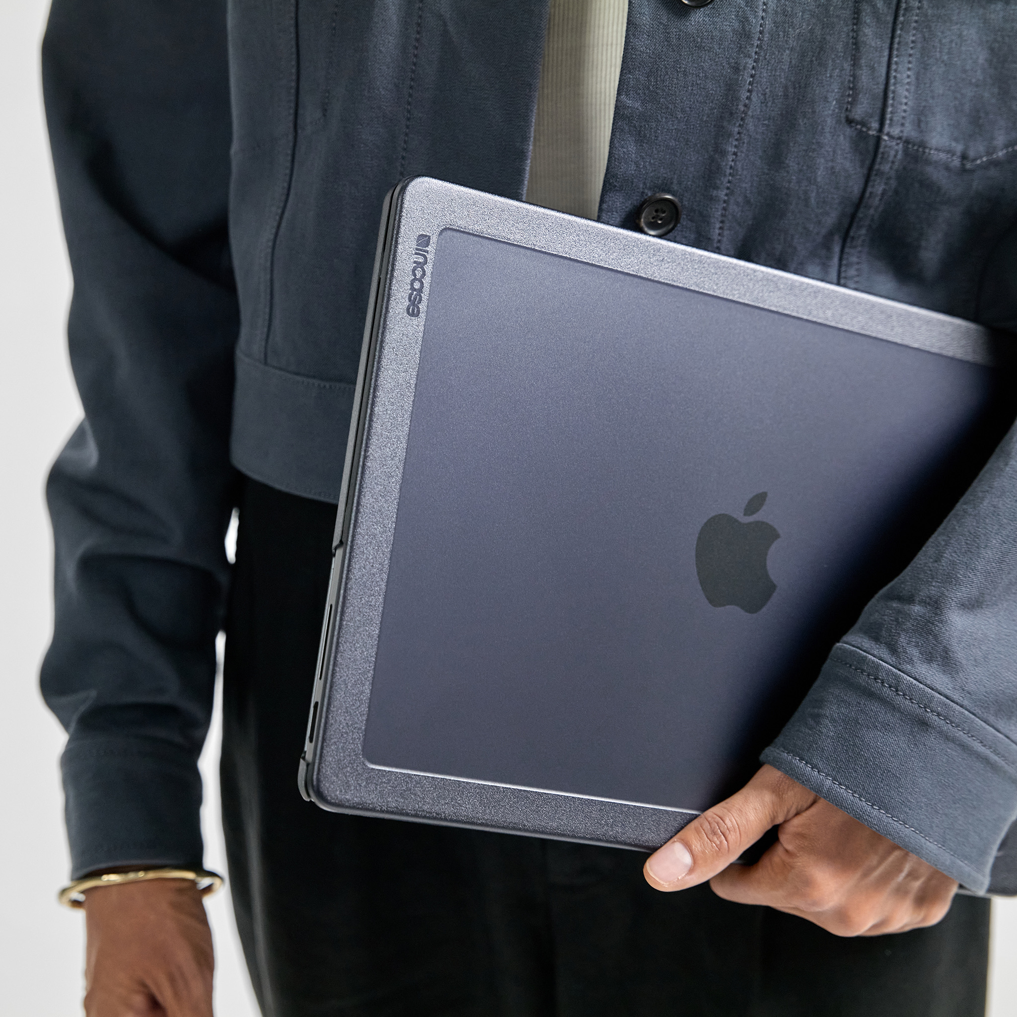 Incase Edge Hardshell Case for MacBook Air (13-inch, M3, 2024) pour (PC)