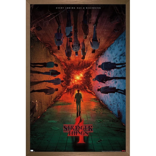 Netflix Stranger Things : Saison 4 - Affiche Murale Teaser de Groupe en une Feuille, 22,375 Pouces x 34 Pouces, Représentant une silhouette Centrée d'Une Personne sur un Plancher Carrelé Face à un Portail Rouge Lumineux avec des Vrilles Ardentes, Entourée de Figurines Ombrées sur des Murs Texturés Éclairés en orange Chaud et Bleu Frais. Cette Affiche d'Art Mural Brillante Convient pour Décorer des Chambres, des Bureaux Ou des Résidences Étudiantes.
