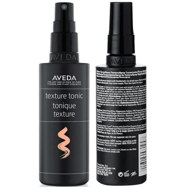 Aveda Texture Tonic 4,2 oz (Lot de 2) avec Deux Bouteilles Vaporisateur Noires Mettant en Valeur une Image de Marque et un design Élégants. la Bouteille avant Met en Valeur le Nom du Produit et le logo, Tandis Que la Bouteille Arrière Offre des Détails sur les Ingrédients et l'Usage. Parfait pour une Texture de Cheveux Naturelle et Ébouriffée, des Vagues de Plage Touchables et une Prise flexible. Souvent Utilisé pour des Besoins de Coiffure Polyvalents.