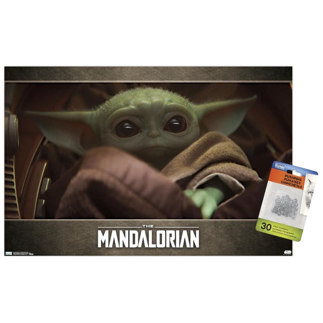 Star Wars : The Mandalorian - Affiche Murale Yeux, 22,375 Po x 34 Po Comprenant un Gros Plan des Oreilles Vertes de Grogu et une robe Brune avec le logo The Mandalorian sur un Fond Foncé Texturé, Imprimée sur Papier d'Affiche Lustré, Convient à la Décoration Murale de Chambre Ou de Bureau.