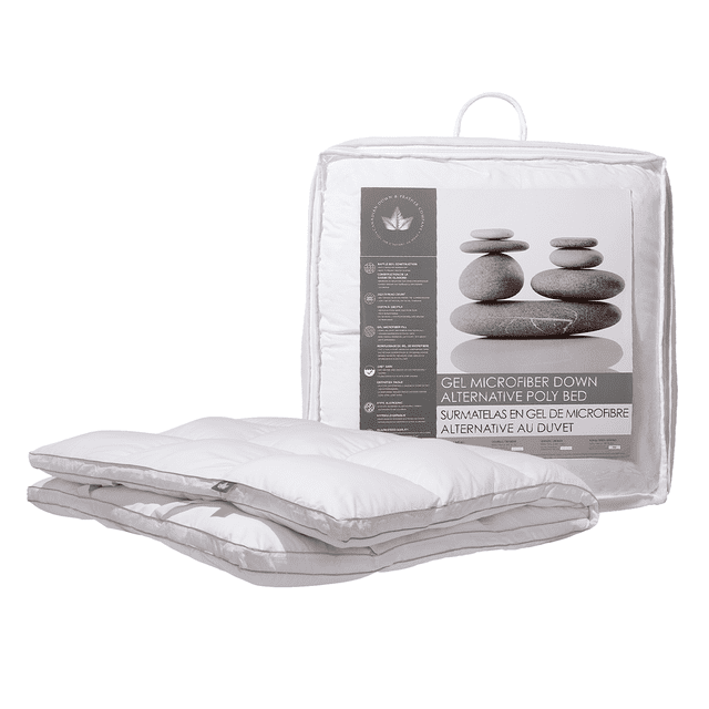 Canadian Down & Feather Company Lit Double en Microfibre de Gel Poly Blanc, Doté d'Une Coque en Coton Doux de 300 Fils et d'Un Rembourrage en Microfibre de Gel pour une Sensation Semblable au Duvet. la construction de la Boîte à Chicanes Empêche le Déplacement, et des Sangles Élastiques l'Assurent au Matelas. Hypoallergénique et Certifié OEKO-TEX, Ce Surmatelas Pleine Grandeur Mesure 2 Pouces de Haut, 54 Pouces de Large et 75 Pouces de Profondeur. Emballé dans un Étui Protecteur avec les Détails du Produit Affichés.
