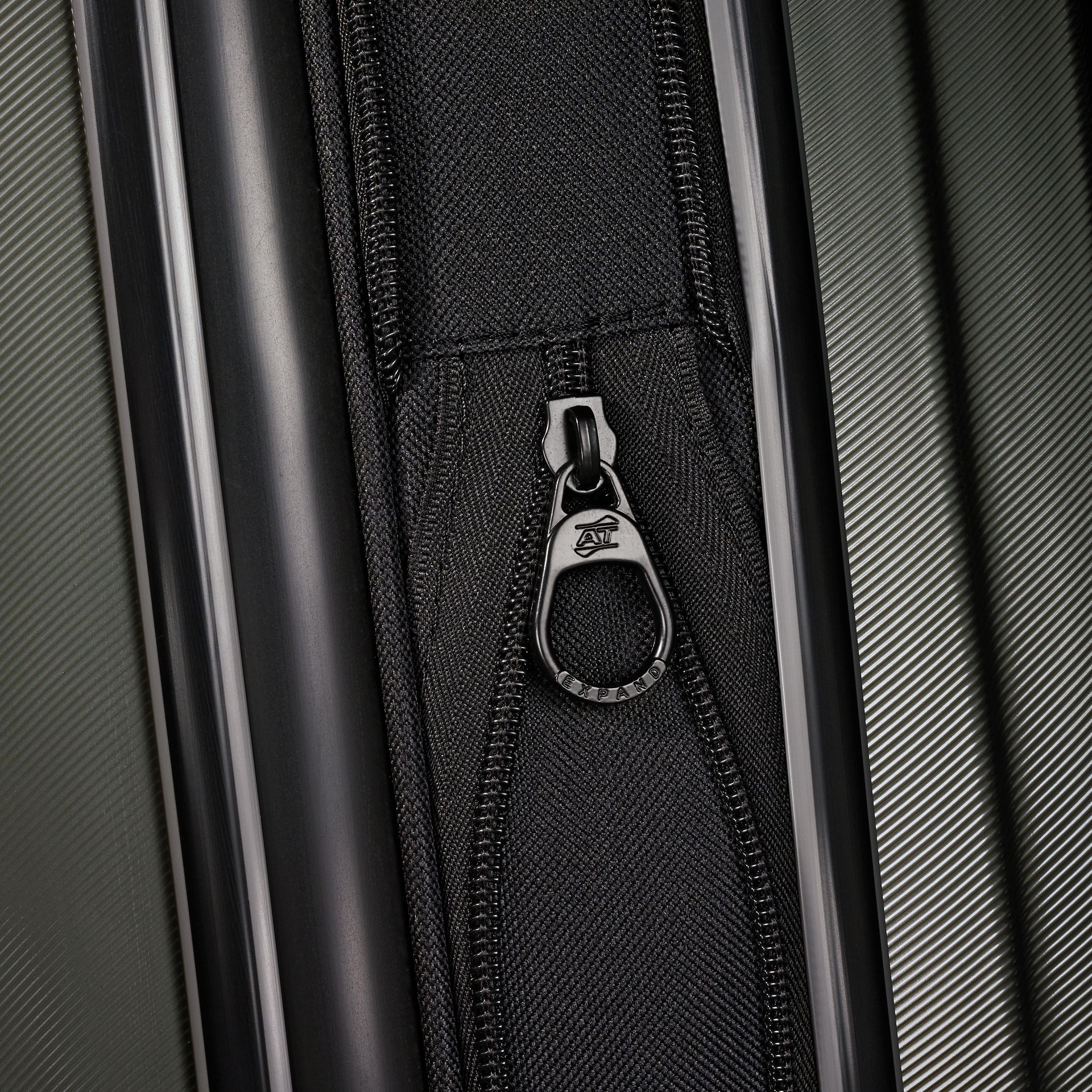 American Tourister Cargo Max Large Hardside Spinner
