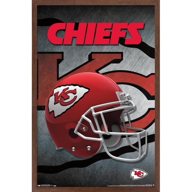 NFL Kansas City Chiefs - Affiche Murale Casque 16, 22,375 Po x 34 Po Présentant un Casque de football Rouge avec le logo à Pointe de Flèche Blanche et des Lettres « KC » Rouges, sur Fond Métallique Texturé avec un Grand Emblème des Chiefs Délavé et un Texte « Chiefs » Rouge Audacieux en Haut, Encadré en Bois Foncé. Convient à la Déco de Chambre de fan de sports Ou à la Décoration de Fête.