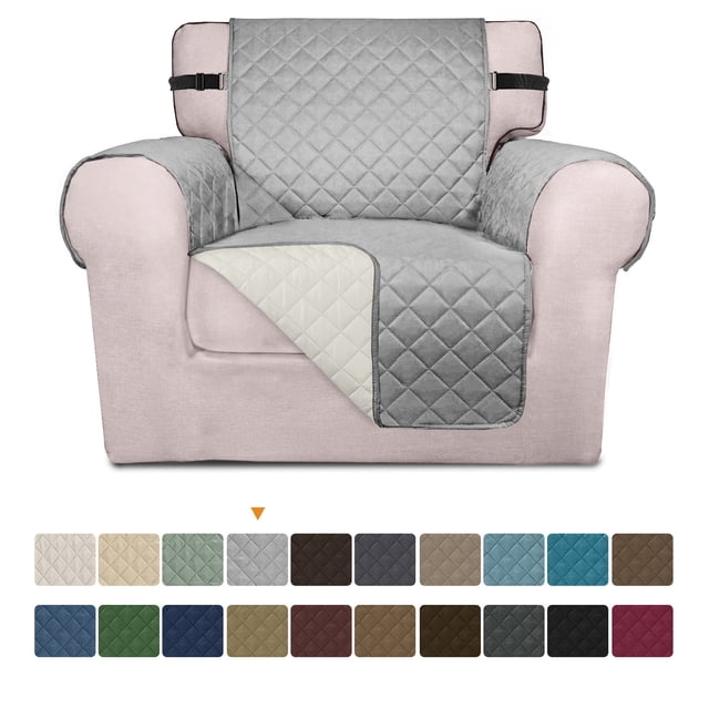 Housse de sofa Réversible par Visaccy, Montrée dans un design Matelassé Gris et beige, Drapée sur un Fauteuil une Place. la Housse Présente des Sangles Élastiques pour un Ajustement Sécuritaire et Est Résistante à l'Eau, Lavable à la machine et Antidérapante. Convient pour Protéger les Meubles contre les Animaux, les Enfants et les Déversements. Offerte en 14 Couleurs et Plusieurs Tailles.