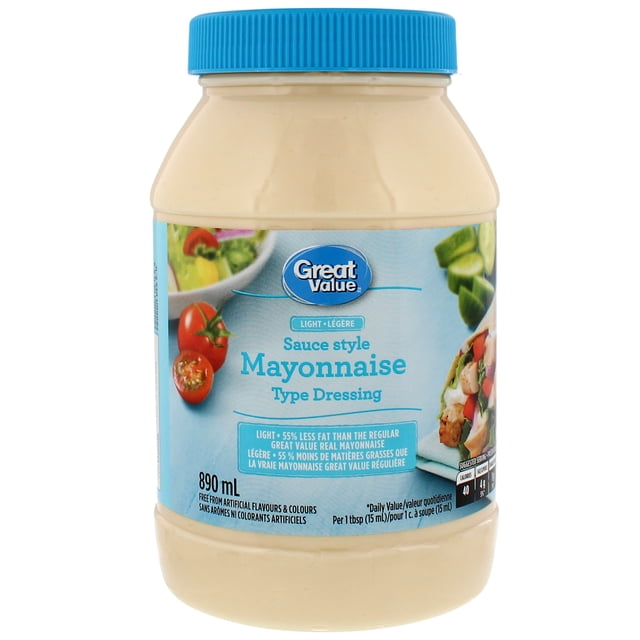 Great Value Vinaigrette de Type Mayonnaise Légère dans un Pot en Plastique de 890 ml avec Couvercle Bleu à Vis et Étiquette Bleu Pâle Présentant des images de Tomates et de Salade, Contenant 55 % Moins de Gras Que la Mayonnaise Ordinaire, Convient aux Salades d'Oeufs, de Pommes de Terre et de Pâtes.
