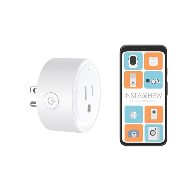 INSTACHEW PureConnect Prise Intelligente Robuste Contrôlée par Application avec Réglage de Minuterie et Compatibilité Amazon Alexa, Présentée dans un design Blanc compact avec un Bouton d'Alimentation et un port USB. Accompagnée d'Un Téléphone Intelligent Affichant l'Interface de l'Application INSTACHEW pour Contrôler les Appareils Connectés, Y Compris les Mangeoires pour Animaux et Autres Appareils.