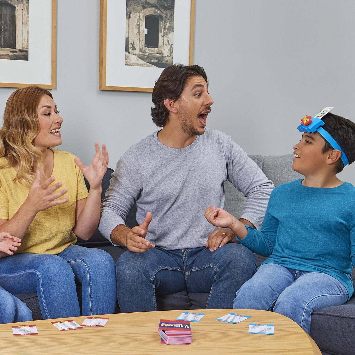 Décollage de Hedbanz ! Jeu de devinettes pour les enfants et les familles à partir de 6 ans