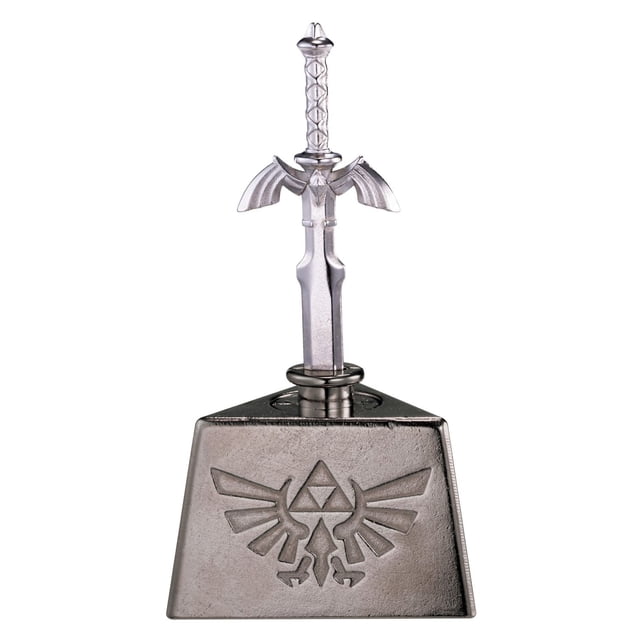 Legend of Zelda Maître Épée Casse-Tête avec une Épée en Métal Coulé Argentée Présentant un Garde-Croix Ailé Monté sur un Piédestal en Pierre Trapézoïdal Gravé du Triforce et du crest Hylien, un Casse-Tête de Hanayama Niveau Mensa 6 Nécessitant une rotation du Cylindre central pour Retirer et Assembler l'Épée, Idéal pour 12 Ans et Plus.