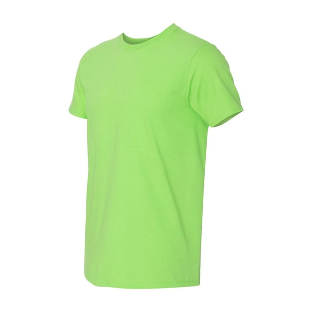 Gildan Softstyle T-Shirt 64000 in lime green, size L. This short-sleeve t-shirt features a classic design with a lightweight 4.5 oz fabric, ideal for casual wear. The shirt is displayed in a front-facing angled view, highlighting its vibrant lime colour and soft texture.