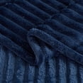 thumbnail image 3 of Mainstays couverture côtelée bleu marine – Lit 1 place, 3 of 8