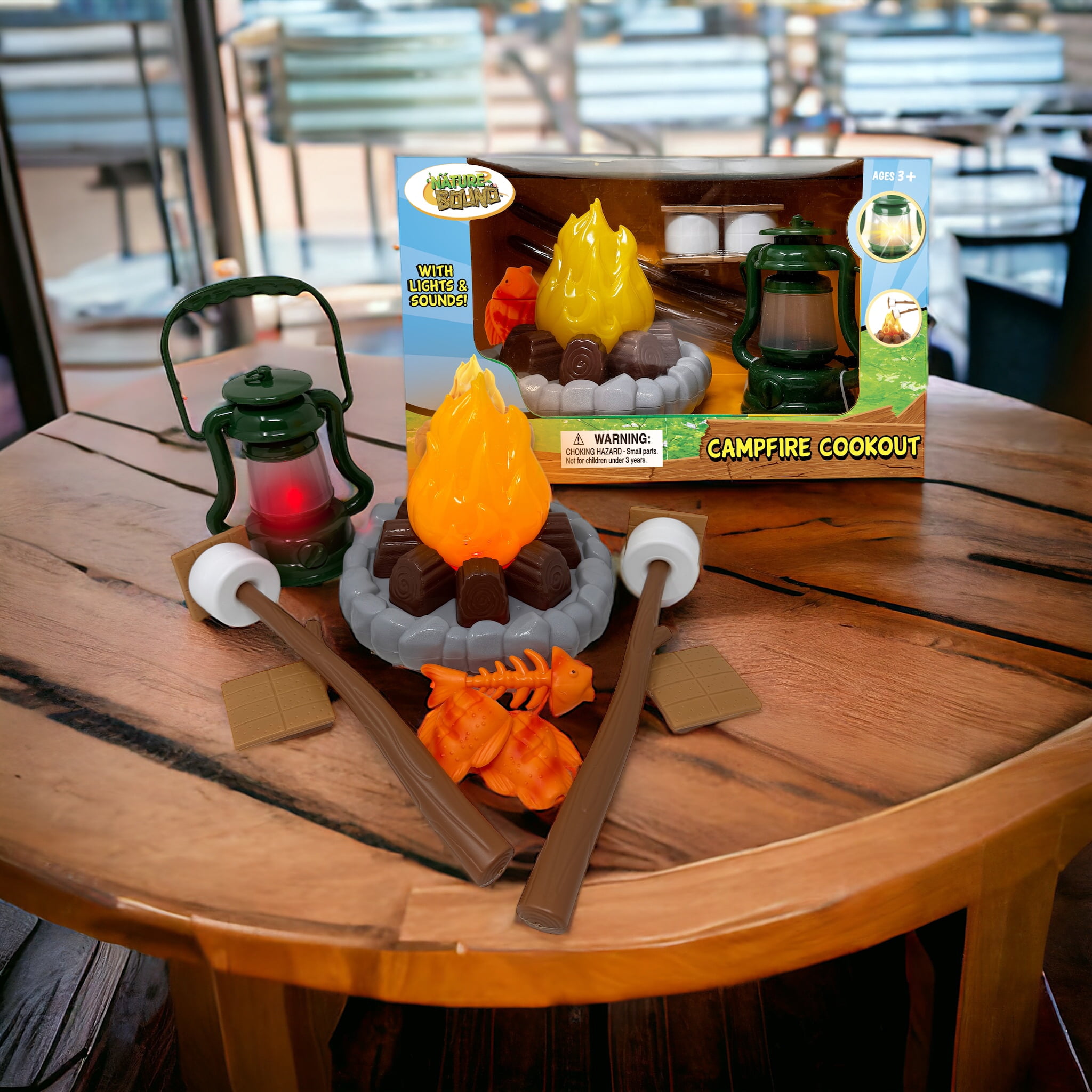 Nature Bound – Ensemble de camping pour enfants avec feu de camp lumineux – Coffret de jeu avec lumières pour aventures intérieures et extérieures – S’mores factices, lanterne et accessoires