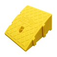 thumbnail image 1 of Rampes d'Entrée en Bord de Trottoir pour Véhicule Auto - Pont Seuil en PVC, Rampes de Gourmette R3 F6M3, 1 of 3