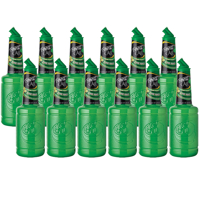 Finest Call Bouteilles de Jus de Lime Pressée Unique de Qualité Supérieure 1 Litre Disposées en Groupe. Chaque Bouteille Présente un Corps en Plastique Vert avec une Poignée Texturée et un Bec Verseur Vert. l'Étiquette Met en Valeur le Nom de la Marque, « Finest Call », et la description du Produit, « Jus de Lime Pressée Unique », Soulignant Son Usage pour des cocktails comme les margaritas et les mojitos. Idéal pour les bars à Domicile et les Mixologues Professionnels.