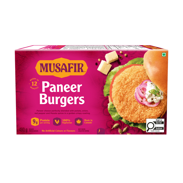 Musafir Emballage de Burgers de Paneer Montrant un Paneer burger Végétarien Doré et Croustillant avec Paneer Mariné Masala, Pomme de Terre, Oignon et Poivron Rouge dans un Petit Pain avec Laitue, Oignon Rouge Tranché et sauce Blanche. la Boîte magenta Met en Valeur 9 g de Protéines par Portion, 100 % Végétarien, Fabriqué au Canada, Prêt en 12 minutes, et Sans Colorants Ni Arômes Artificiels.