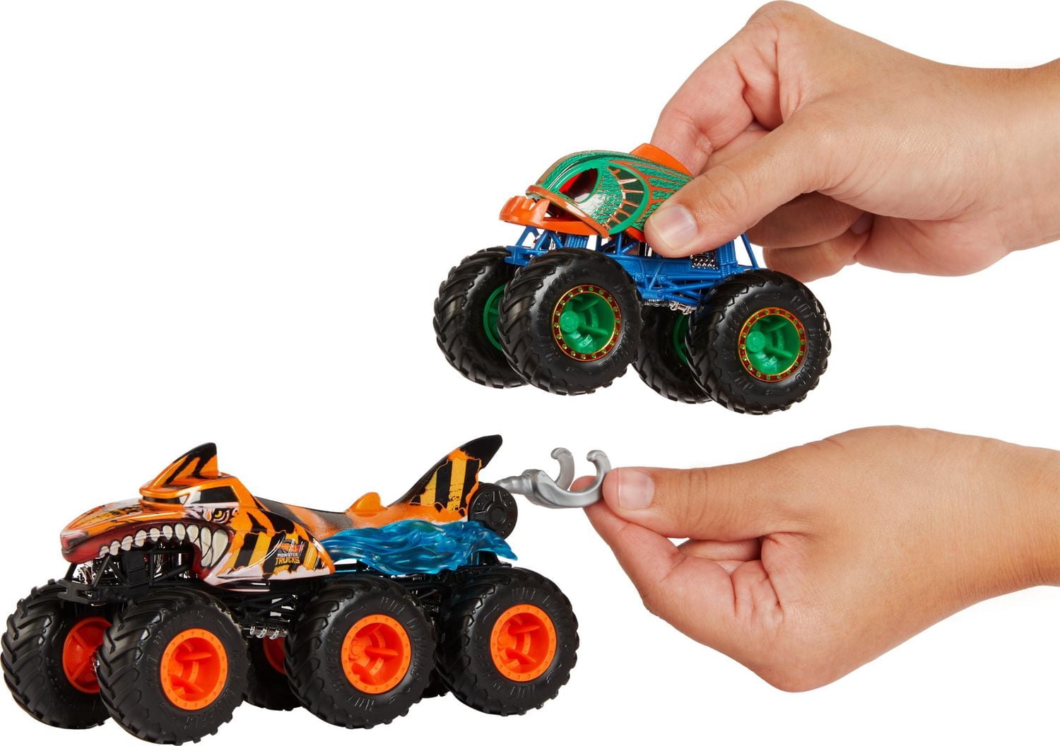 Hot Wheels Monster Trucks Big Rigs, 1:64 Scale Die-Cast Toy Truck with 6 Wheels (Styles May Vary)