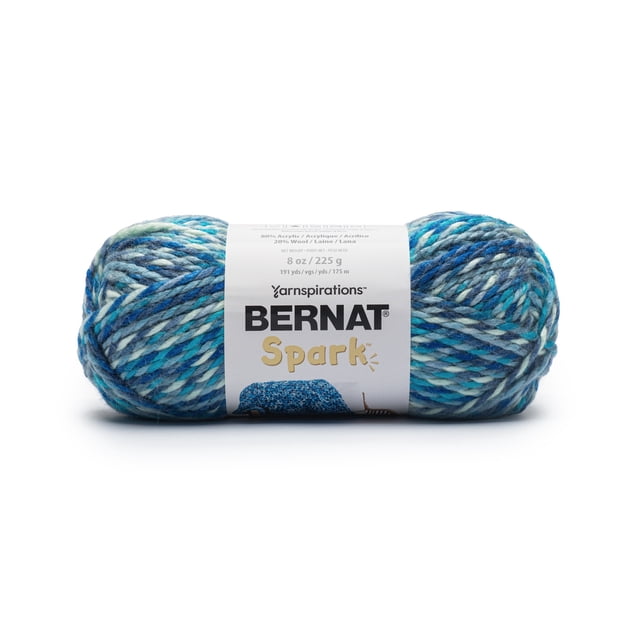 Bernat® Spark™ Fil Mélangé Épais #5, Oceana 8oz/225g 191 yards, un Écheveau de Fil Épais et Volumineux avec un Effet de Teinture caipo unique dans des Tons Bleu, Blanc et Gris, Enveloppé dans une Étiquette Blanche Mettant en Vedette la Marque Bernat Spark, Convient au Tricot Chaud, Projets de Mode Uniques.