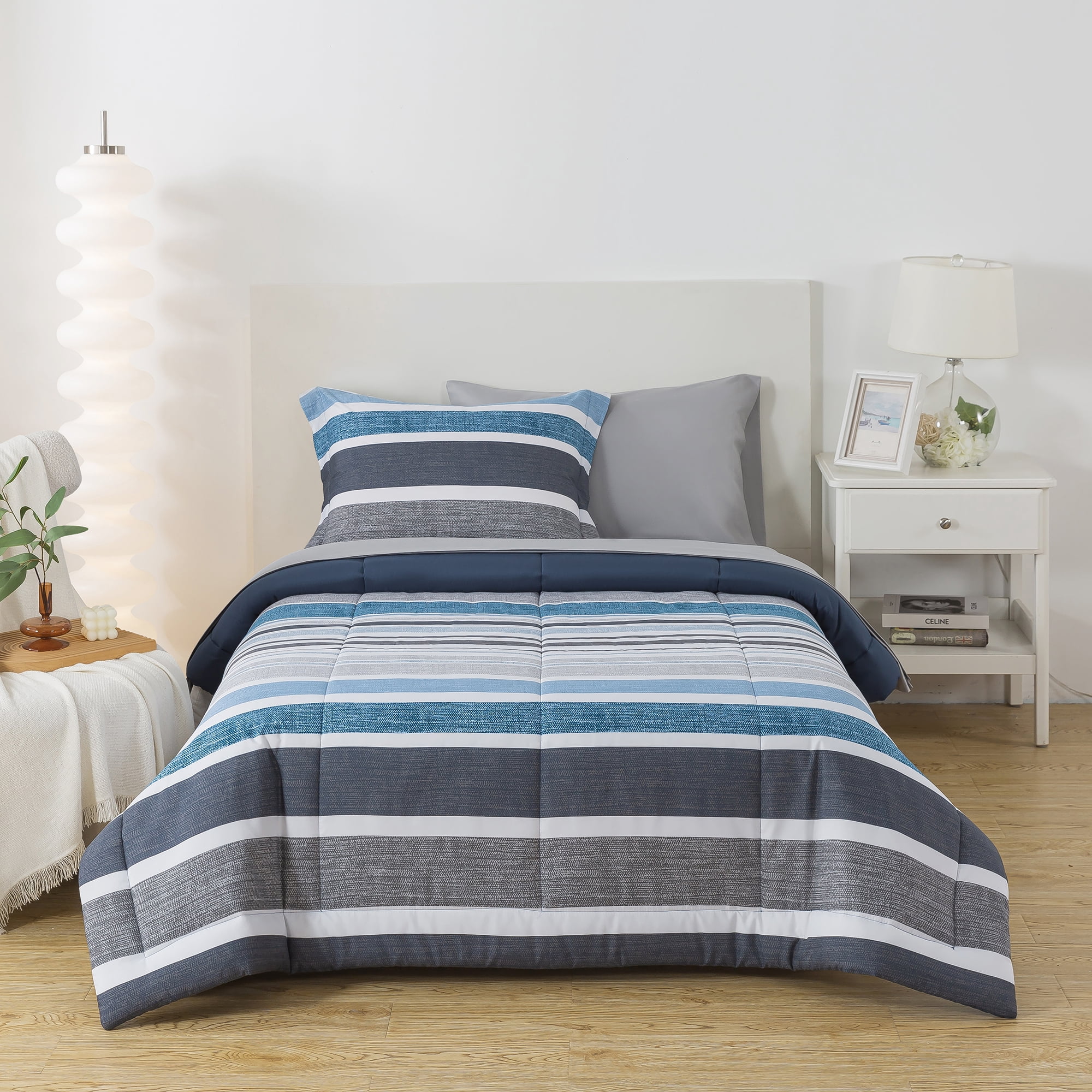 Ensemble de literie tout-en-un réversible Mainstays, avec couette et draps, pièces, à rayures bleues