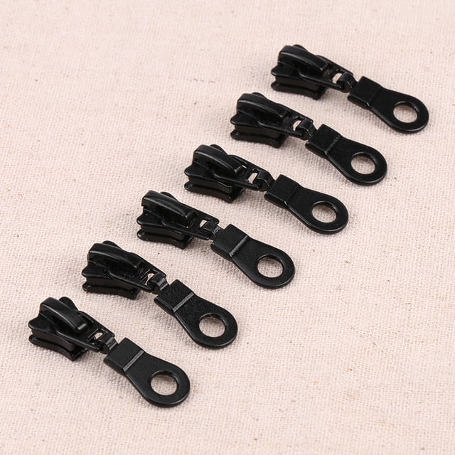 Curseurs de Fermeture Éclair, 20 Pcs Curseurs de Fermeture Éclair en Alliage Métallique Taille #5 Languettes de Tirage de Fermeture Éclair Indiquées en Couleur Noire sur Fond en Tissu beige. Conçus pour les Fermetures Éclair en Résine #5 avec des Dents de 6 mm de Large, Ces Curseurs Durables Font Partie d'Un kit de Réparation de Fermeture Éclair, Idéal pour Remplacer les Têtes de Fermeture Éclair sur les Vêtements, Sacs et Autres Projets de Couture.