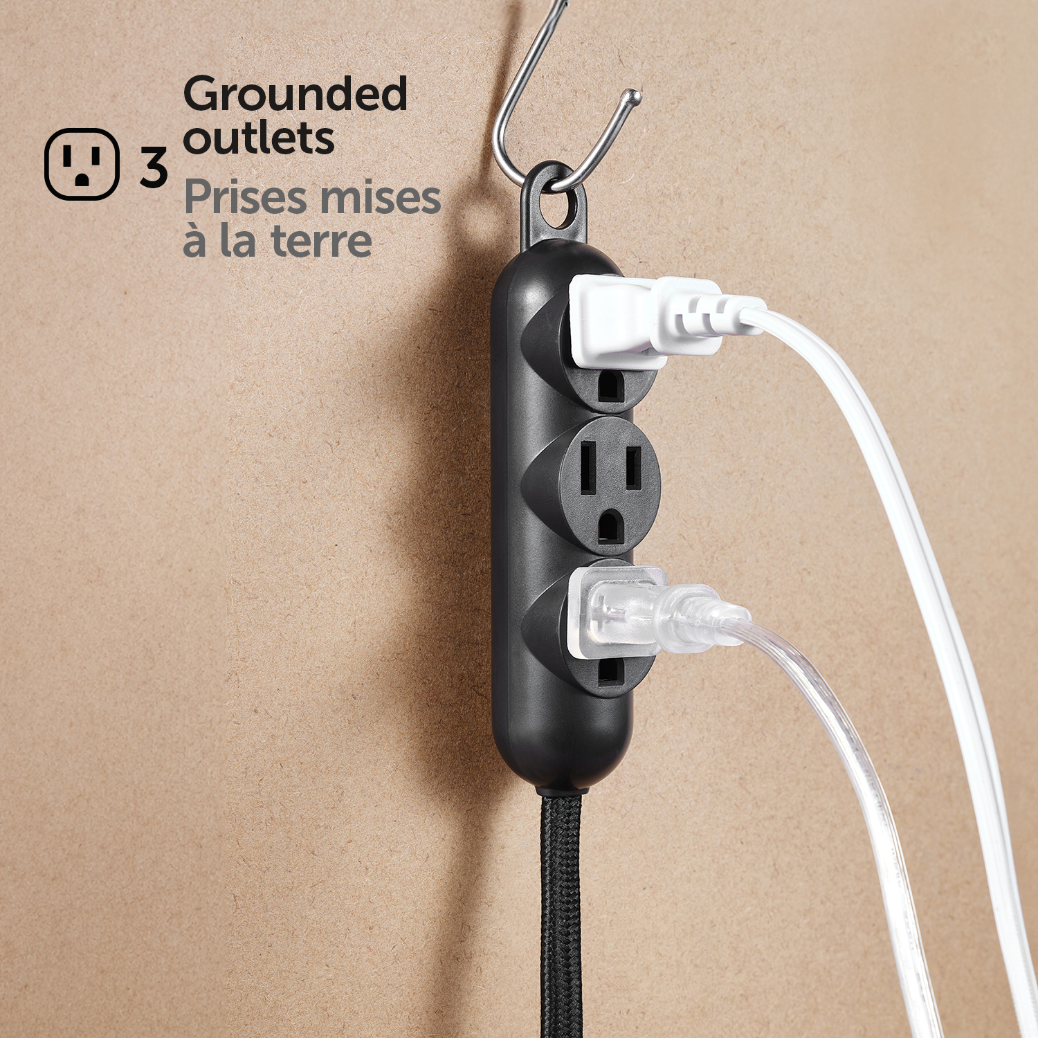 Rallonge électrique en tissu noir de 3,7 m (12 pi) et de calibre 16/3 à 3 prises avec fiche coudée et crochet intégré de Globe Electric