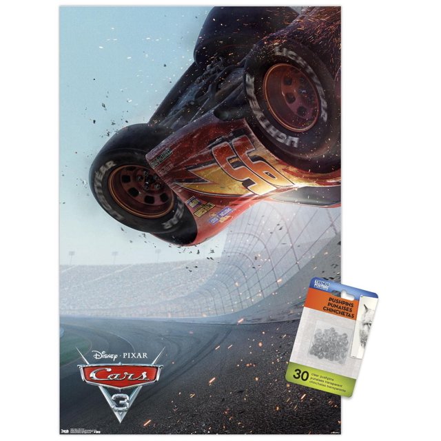 Disney Pixar Les Bagnoles 3 - Affiche Murale en une Feuille, 22,375 Po x 34 Po Montrant Lightning McQueen Se Renversant en l'Air sur un Piste de Course avec Étincelles et Débris, Imprimée sur Papier Lustré pour une Déco Murale Vibrante, Convenant aux Chambres, Bureaux Ou Espaces de Fête.