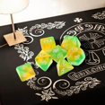 thumbnail image 1 of Ensemble de dés Multifacettes 7 Pcs Ensemble de dés de Table Jeux Accessoires de Fête Jouets Éducatifs Vert et Orange, 1 of 7