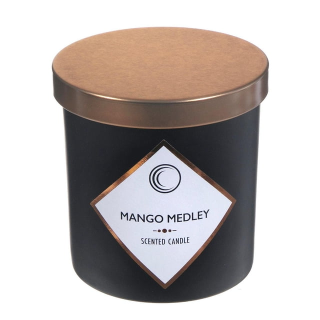 Bougie Parfumée 7Oz Noir Mat avec Couvercle (Mangue Mélange) Présentant un Pot Noir Mat avec un Couvercle en Cuivre et une Étiquette Blanche en Forme de Diamant Lisant « Mango Mélange Parfumée Candle », Idéale pour la Déco de la Maison et pour Créer une Atmosphère Relaxante.