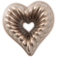 thumbnail image 1 of Nordic Ware Poêle Bundt Élégante à Cœur, 1 of 4