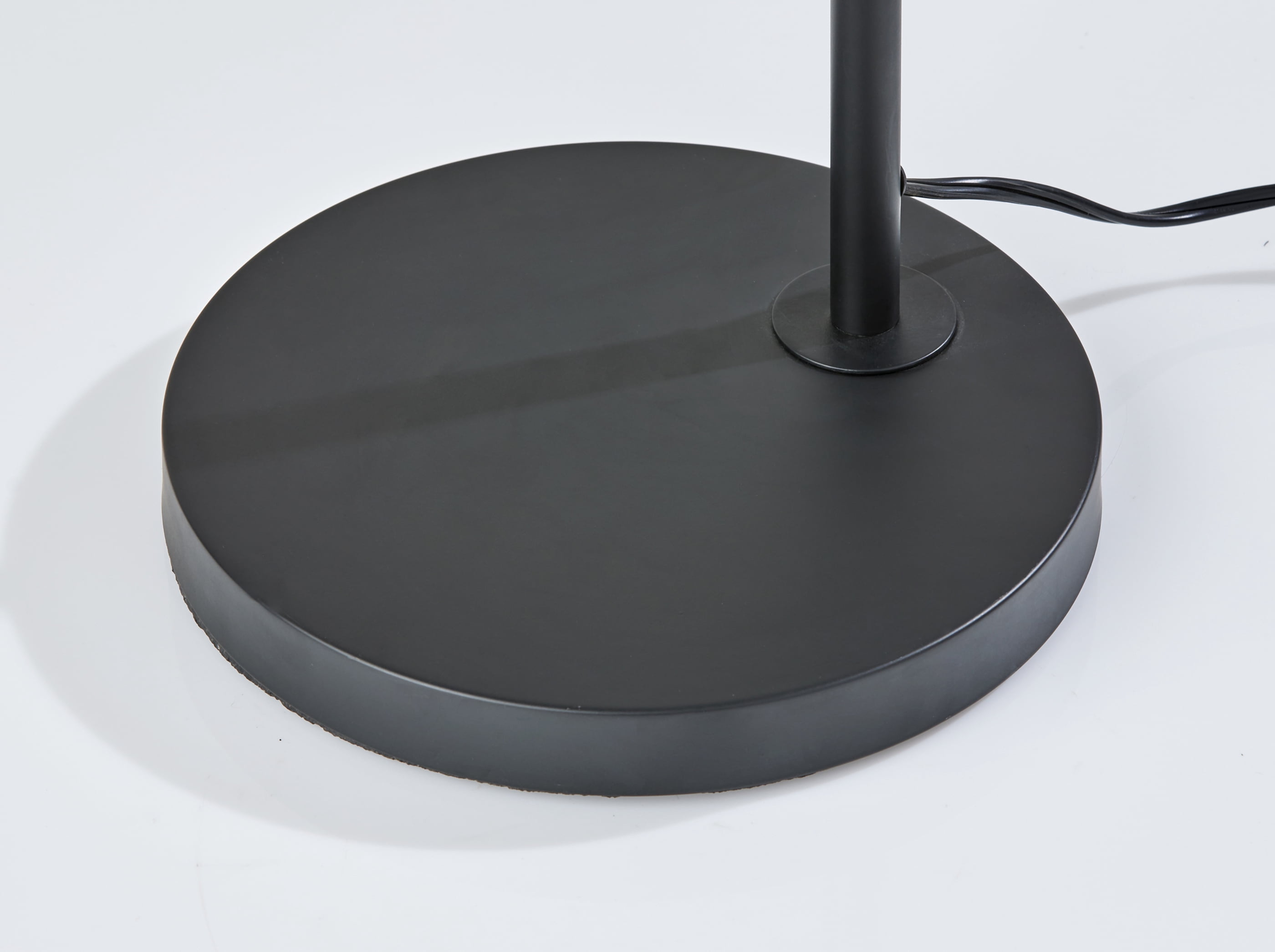 Lampadaire Mainstays en métal noir avec abat-jour en corde, style transitionnel, idéal pour les bureaux et les résidences étudiantes, neuf