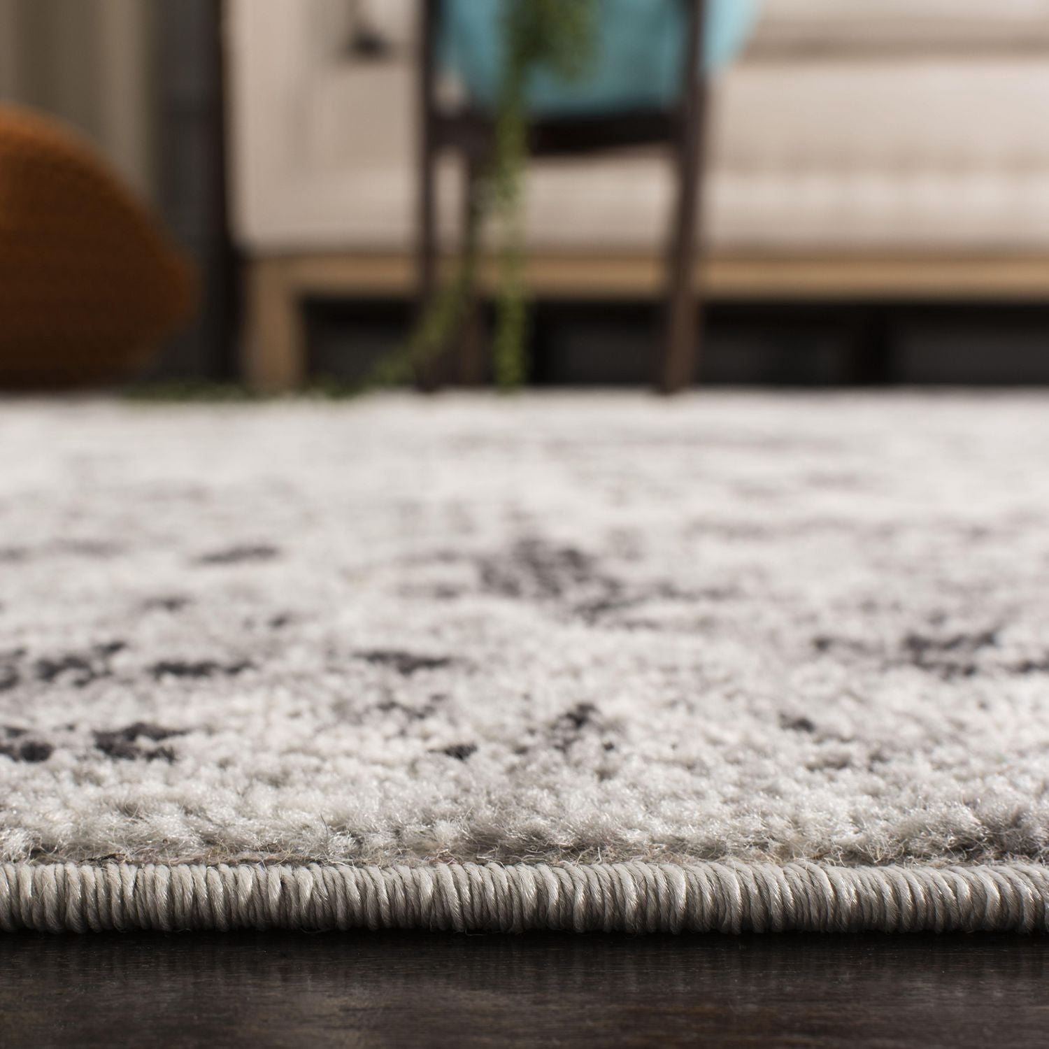 SAFAVIEH Madison Judith Geometric Floral Area Rug