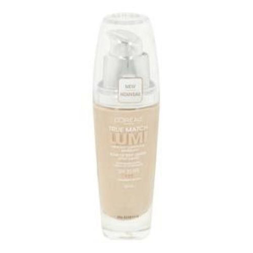 True Match Lumi Foundation, 30 ML, in a clear glass bottle with pump dispenser and transparent cap, containing beige liquid foundation with SPF, 40% pure water for hydration, vitamins C and E for improved skin clarity, and Liquid Light Technology for an instant luminous glow.