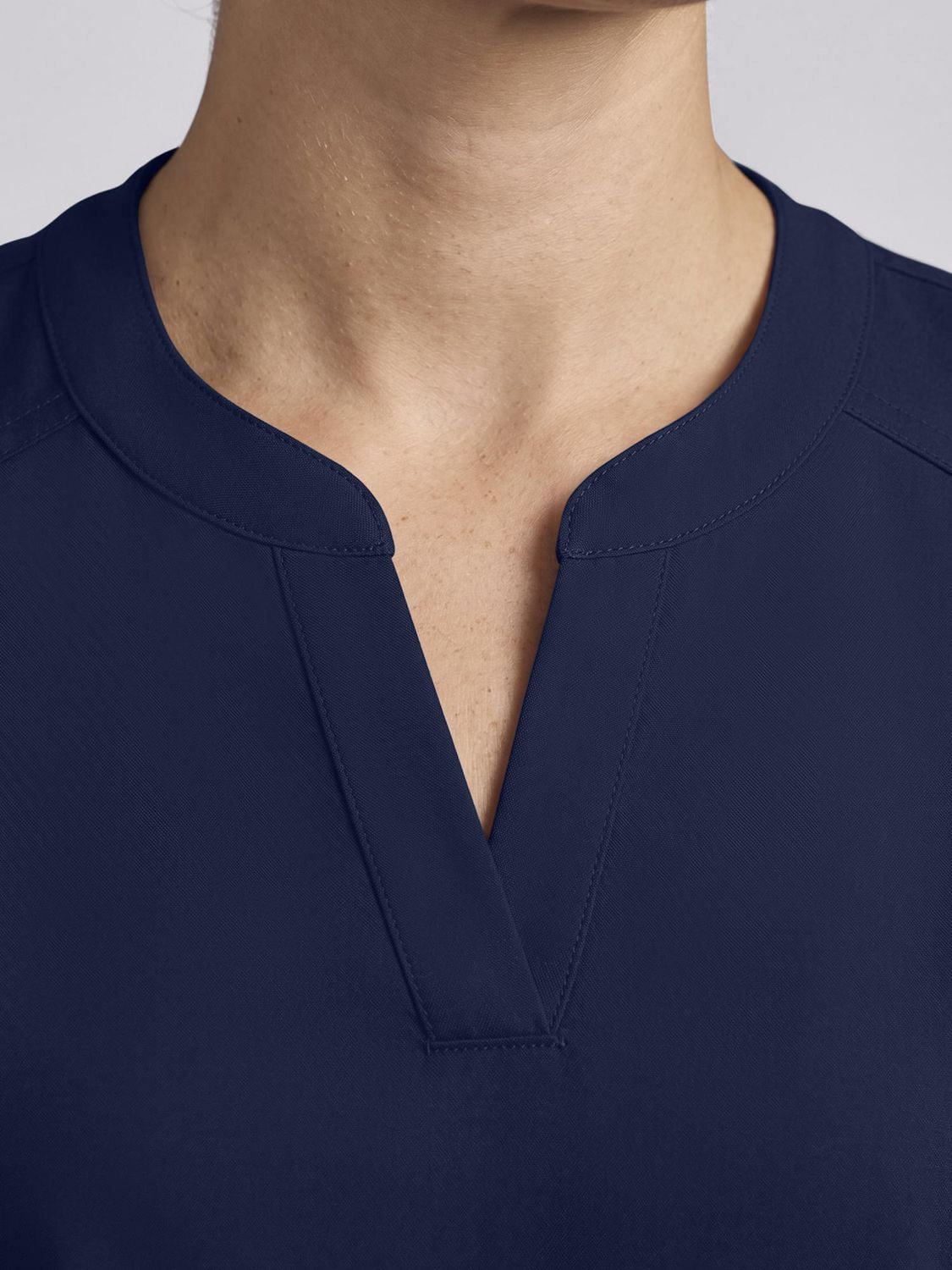 Scrubstar Ultimate – Haut d’uniforme médical antimicrobien pour femmes à col mandarin