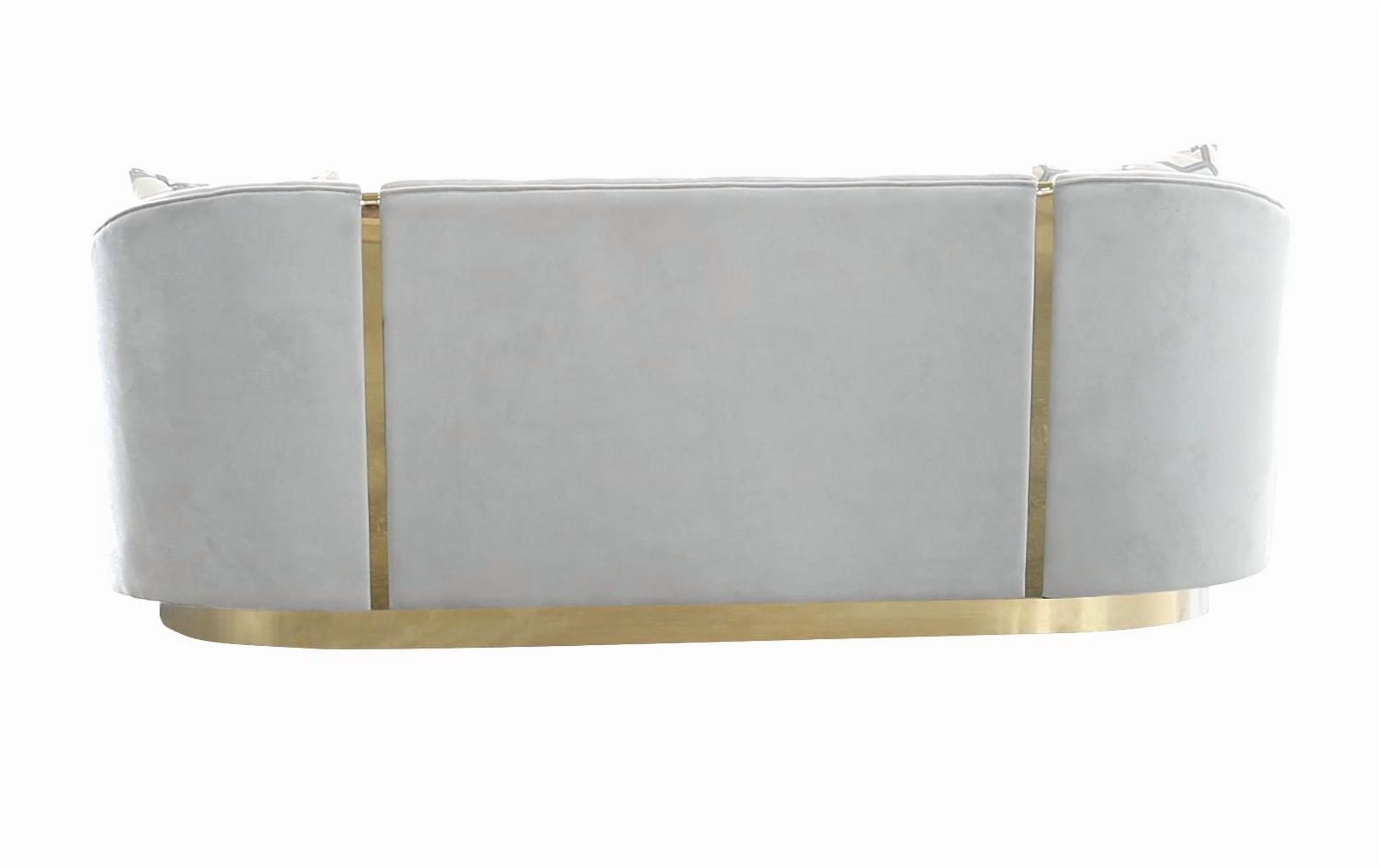 Canapé K-Living Penelope en velours pelucheux gris avec accents dorés et coussins décoratifs
