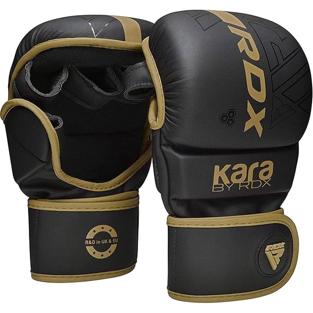 RDX Gants de Boxe MMA Grappling Muay Thaï Sparring Kickboxing KARA Mat GLDN, P/M. Ces Gants Présentent une Peau Convexe en Cuir Maya Hide pour la Durabilité et un Rembourrage en Dôme Quadro avec Mousse à fusion Polygonale et Mousse EVA pour la diffusion d'Impact. Conçus avec des Boucles de Doigts en Cuir, Doublure Rembourrée pour Pouce, et un design Ventilé à Ouverture de la Paume pour un Ajustement Ergonomique et un Soutien de Grappling Amélioré. Comprend une Sangle à Fermeture Auto-Agrippante Quick-EZ pour