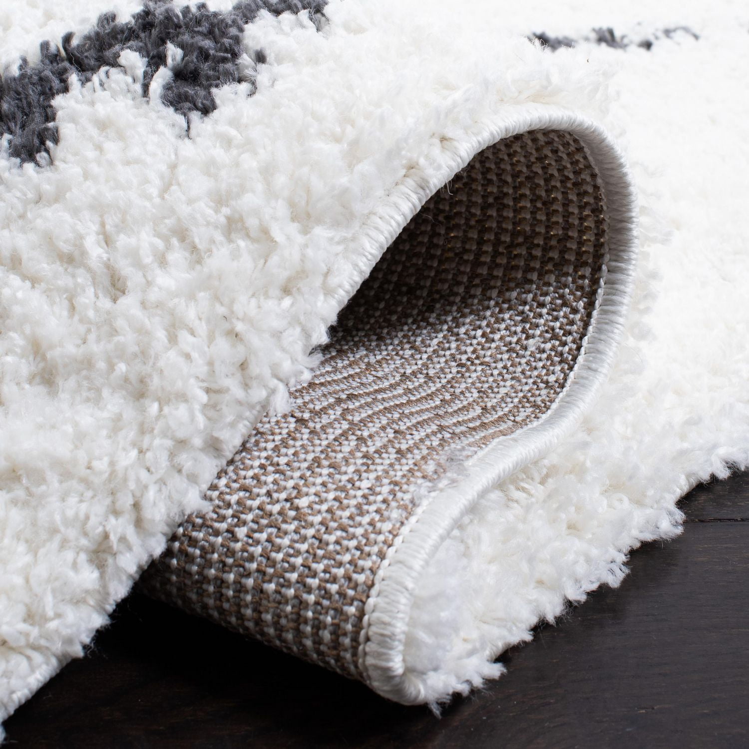 SAFAVIEH Berber Santana Tapis Géométrique Shag