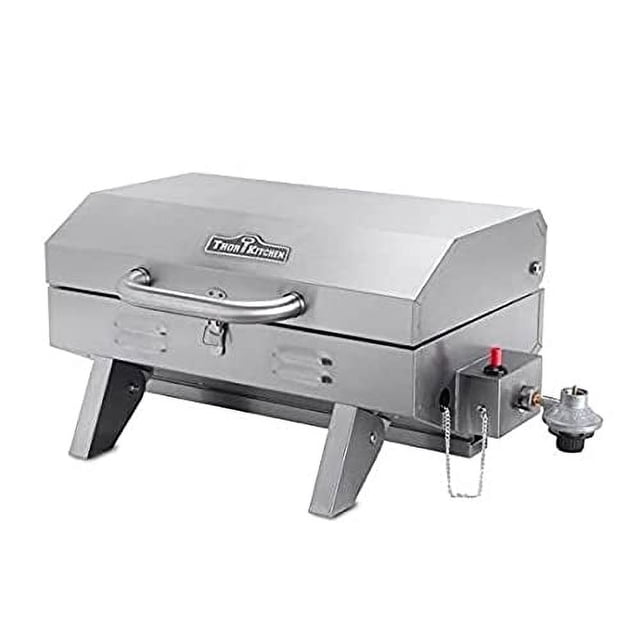 Crown Barbecue au Propane Portatif en Acier Inoxydable, Brûleur Simple de 12000 BTU / HGG2005U. un Gril au Propane Portatif avec un Brûleur en U de 12000 BTU en Acier Inoxydable pour un Chauffage Efficace. Ses Caractéristiques Incluent un Corps durable en Acier Inoxydable de 430, des Pieds Pliables, un Loquet de Couvercle Sécurisé et un Allumage Piézoélectrique pour des Démarrages Rapides. design Compact avec une Surface de Cuisson de 18,3” x 11,2”, un Plateau à Graisse Intégré et un Dompteur de Flammes