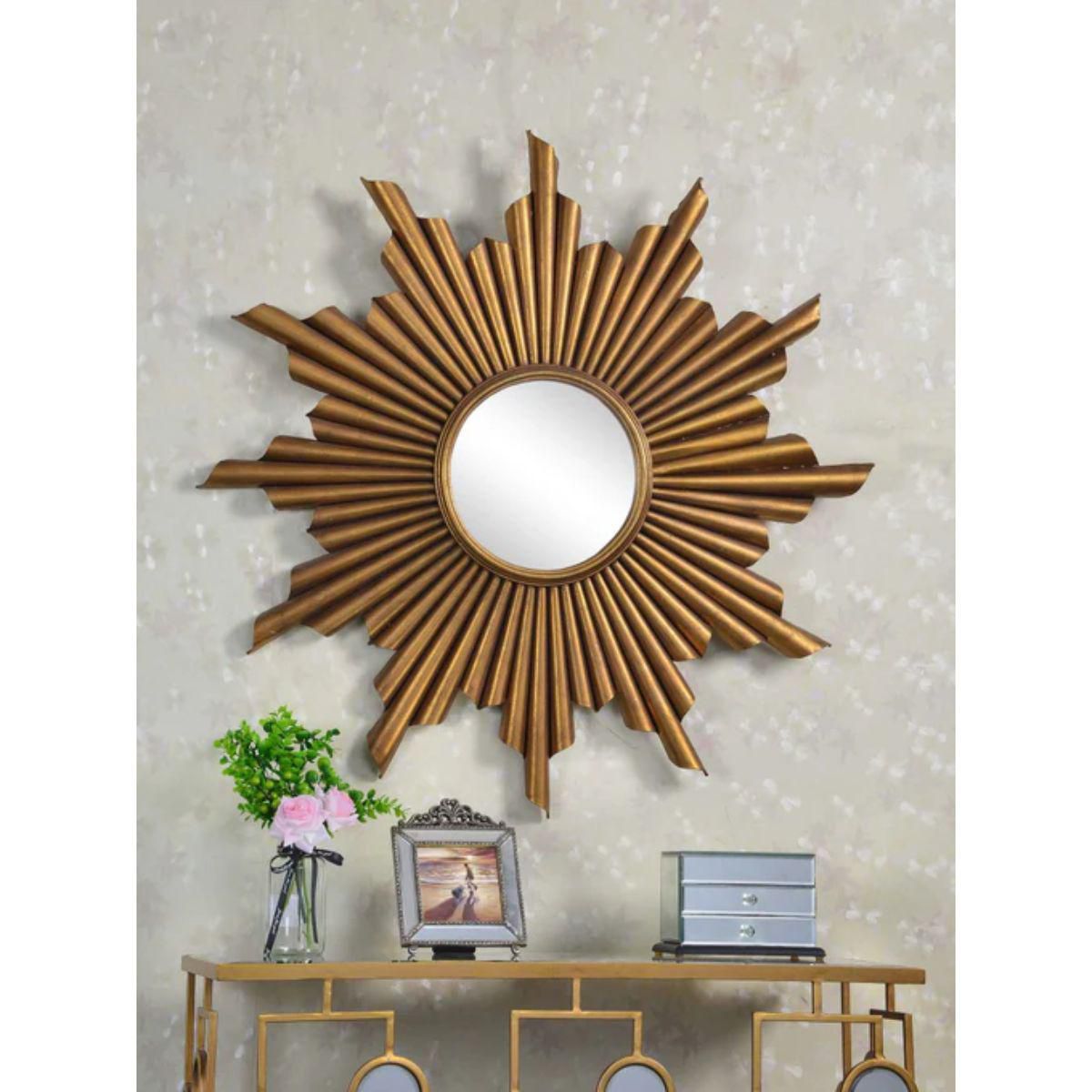 Miroir Brynlie élégant en finition dorée